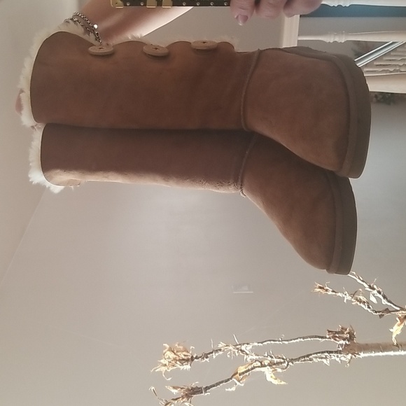 UGG Premium Classic Tall 3-Button Boots / chestnut - Picture 3 of 10